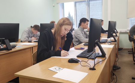 Прошёл очный тур Олимпиады ЧГУ по информатике 2025